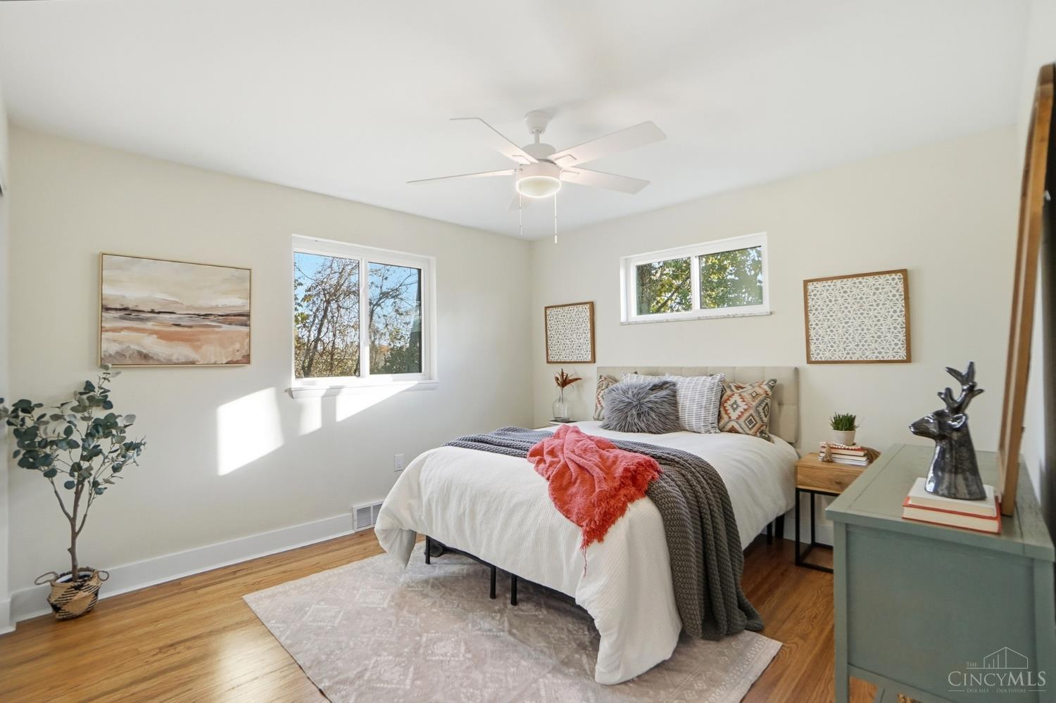 9870 Weik Road Cincinnati, OH 45252 - Photo 11 of 47 Bright bedroom on main floor