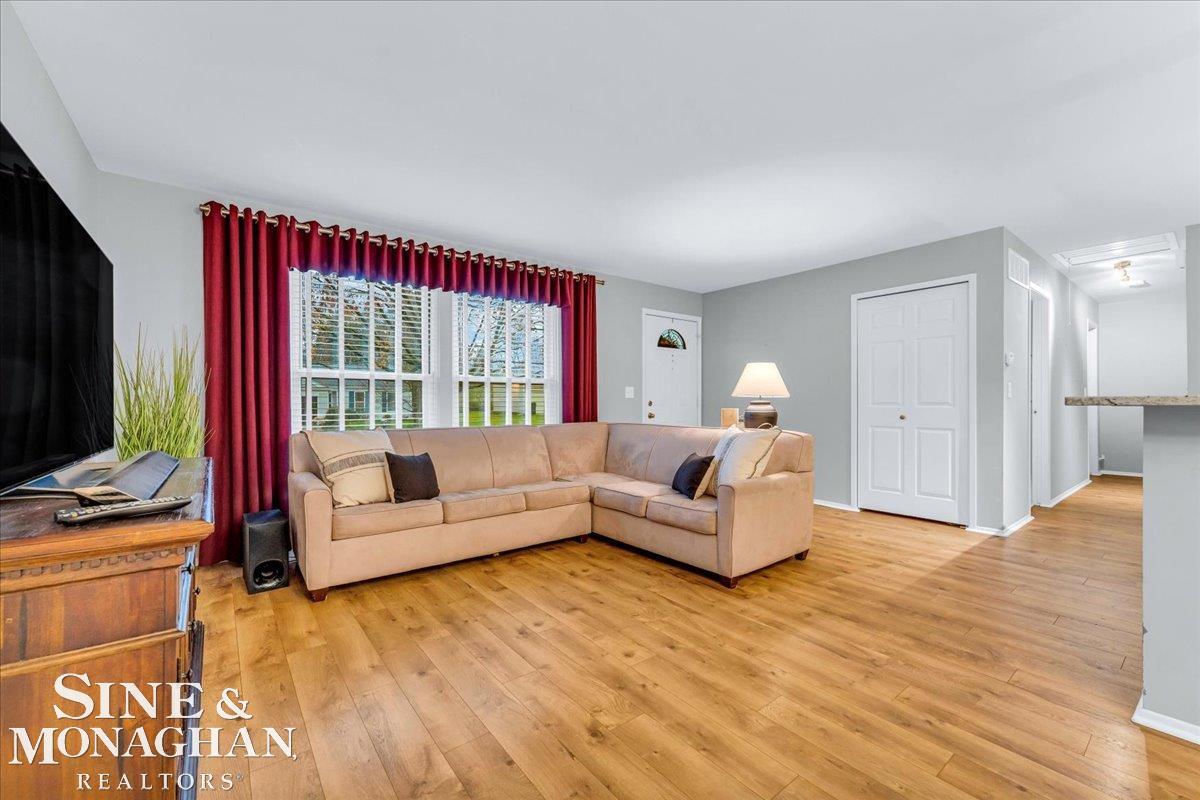 805 Bolinger Street Rochester, MI 48307 - Photo 12 of 35 50161800-c750e26f-d139-4b8a-8aa3-343e84b1e373.JPG
