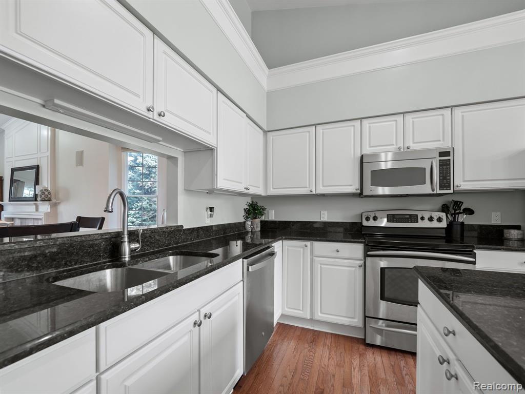 1315 Copper Circle Rochester, MI 48306 - Photo 5 of 41
