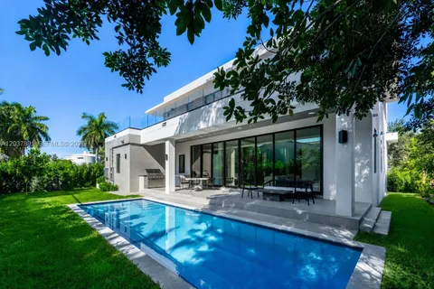 $7,295,000 | 4430 Nautilus Drive, Miami Beach, FL 33140