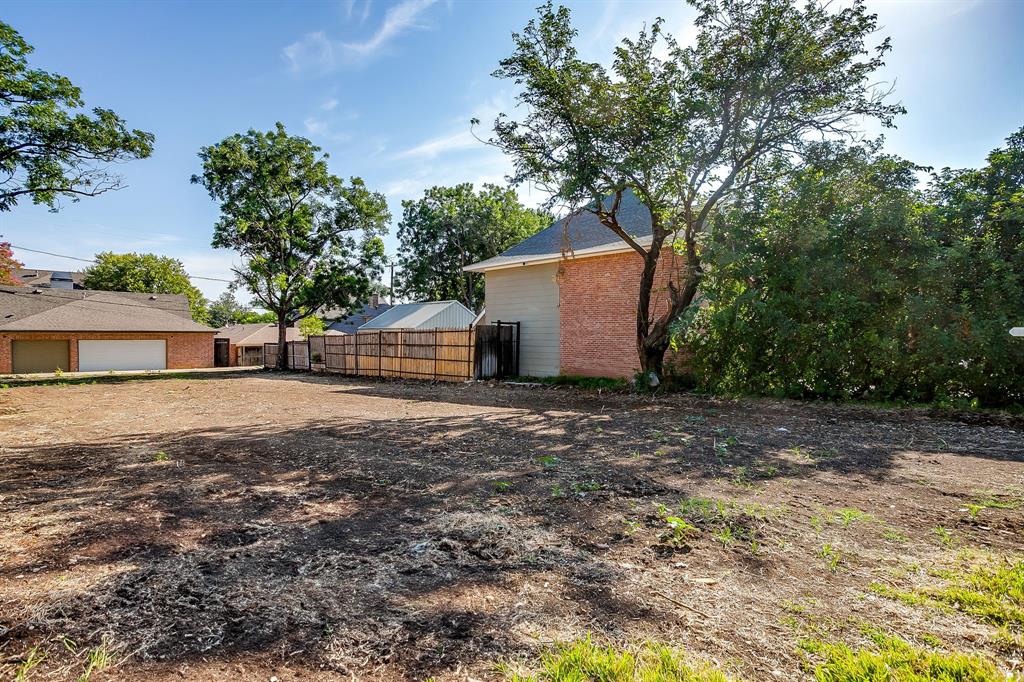 4120 Mattison Avenue Fort Worth, TX 76107 - Photo 12 of 20 a backyard of a house