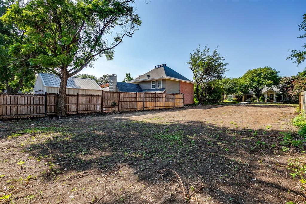 4120 Mattison Avenue Fort Worth, TX 76107 - Photo 20 of 20 a view of backyard with green space