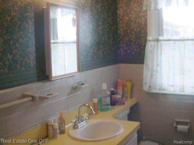 646 Cadieux Road Grosse Pointe, MI 48230 - Photo 10 of 12 Bath