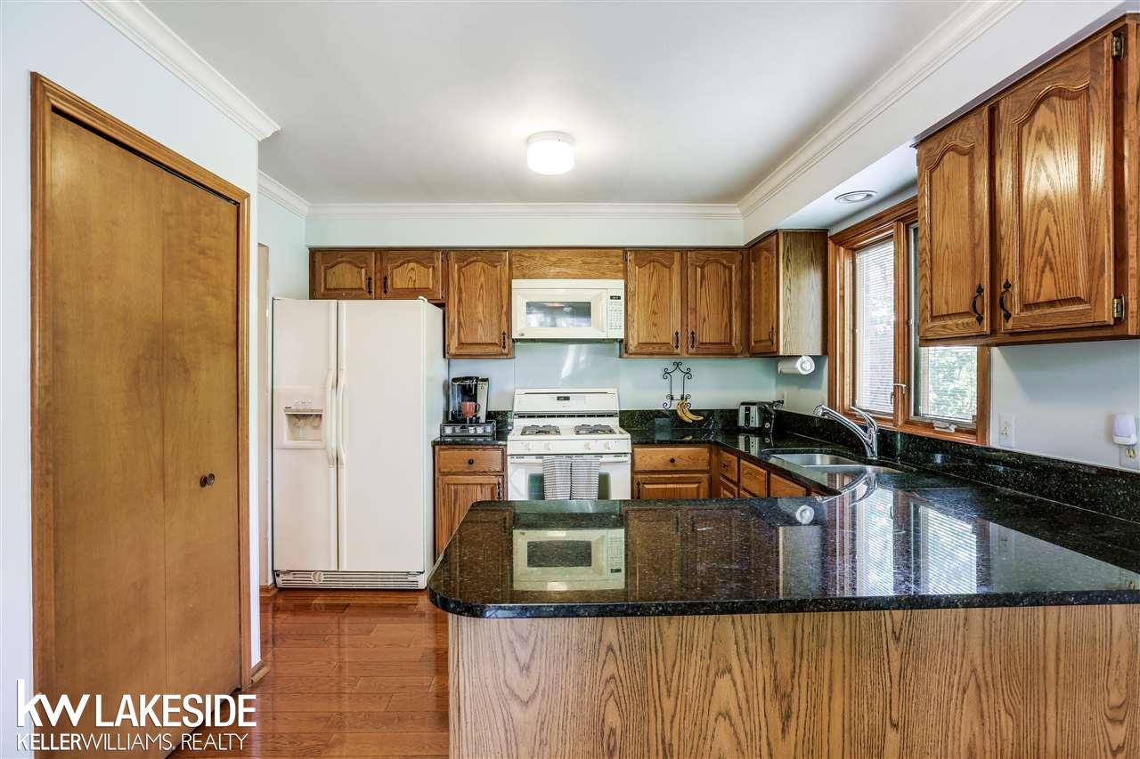 1196 Maple Leaf Drive Rochester Hills, MI 48309 - Photo 9 of 26