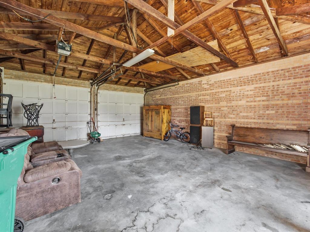 901 South College Avenue Decatur, TX 76234 - Photo 33 of 38 2 car garage