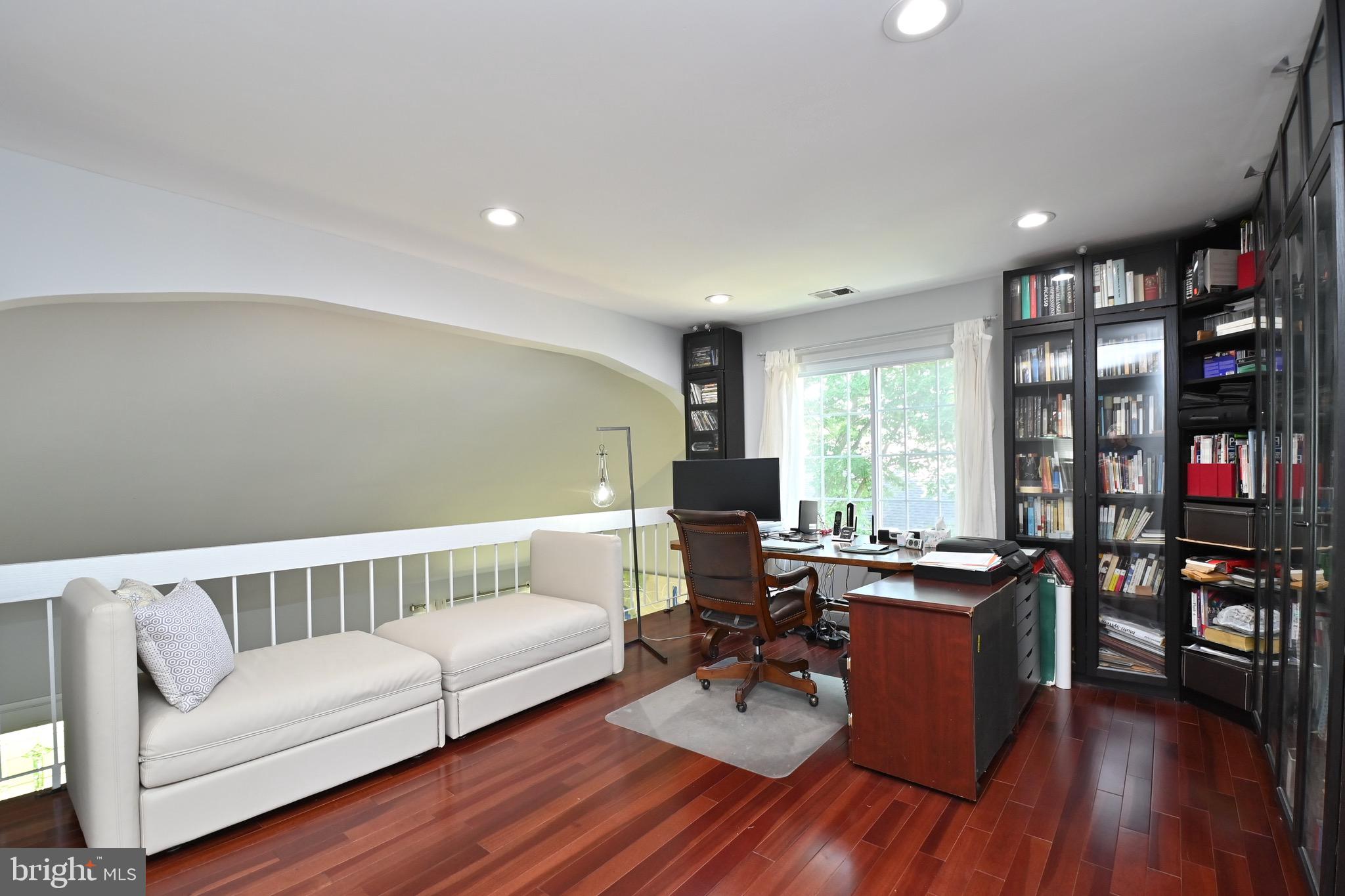 8634 Reseca Lane Springfield, VA 22152 - Photo 29 of 49 Extra Large Loft Area