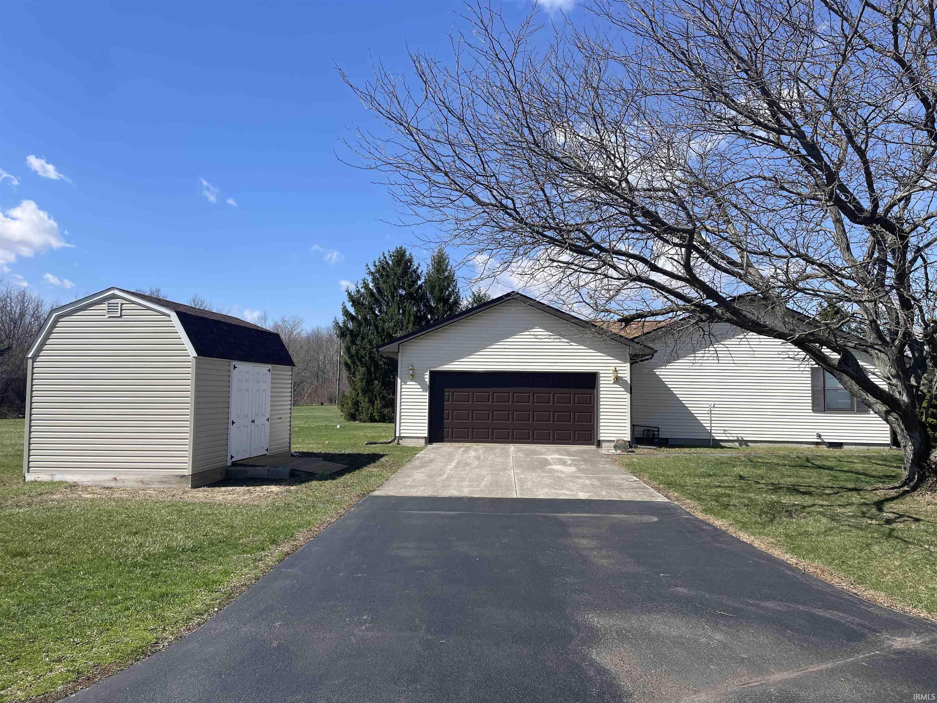 587 East Markle Road Huntington, IN 46750 - Photo 2 of 13