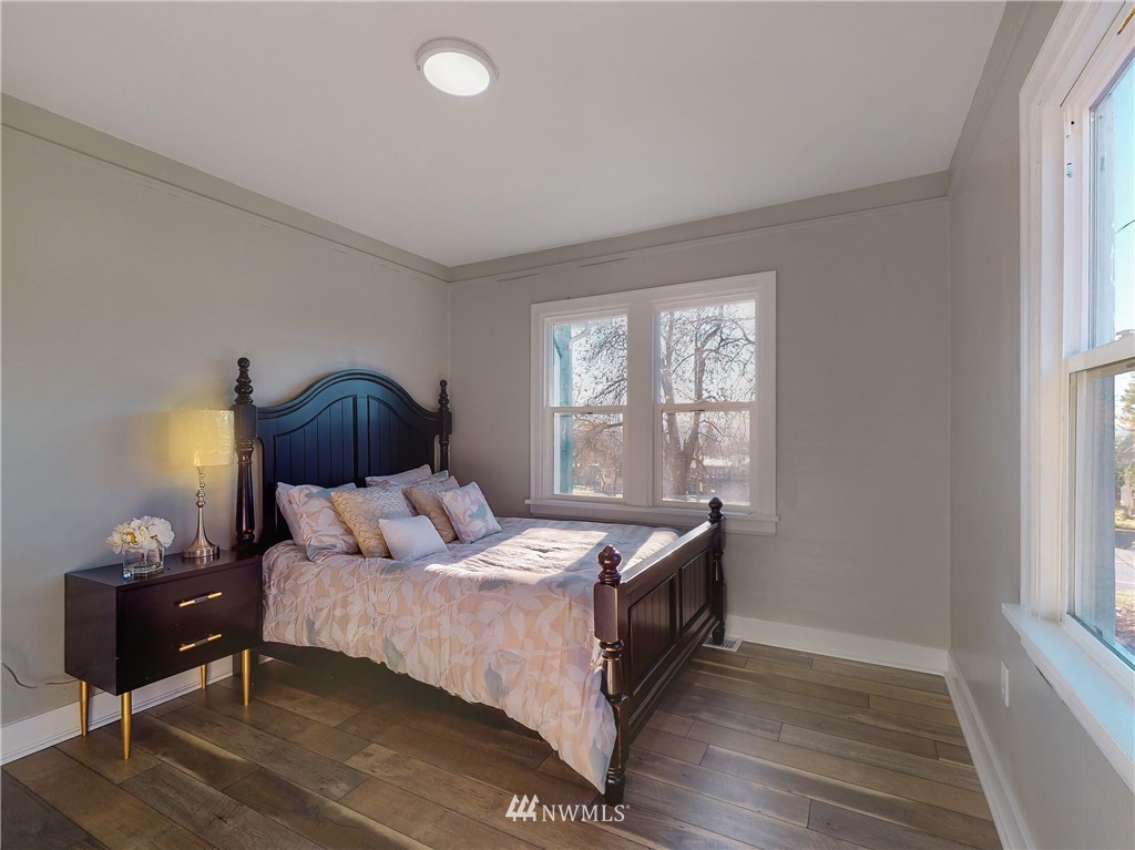 12860 Renton Avenue South Seattle, WA 98178 - Photo 11 of 20 Gallery Image 11