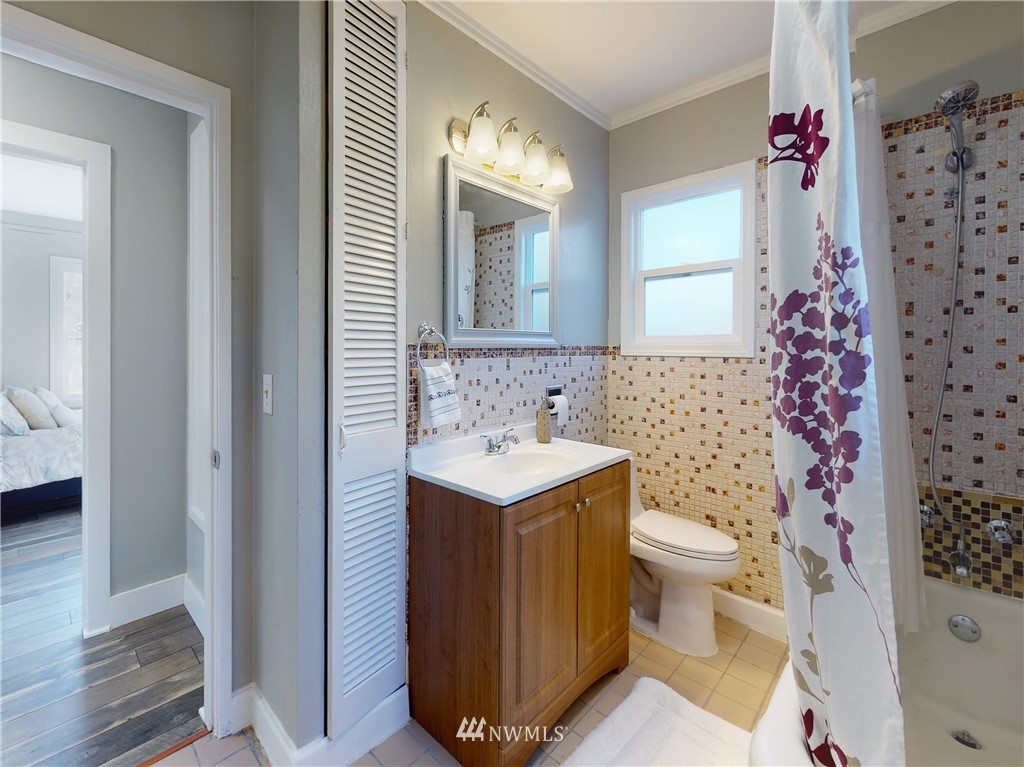 12860 Renton Avenue South Seattle, WA 98178 - Photo 12 of 20 Gallery Image 12