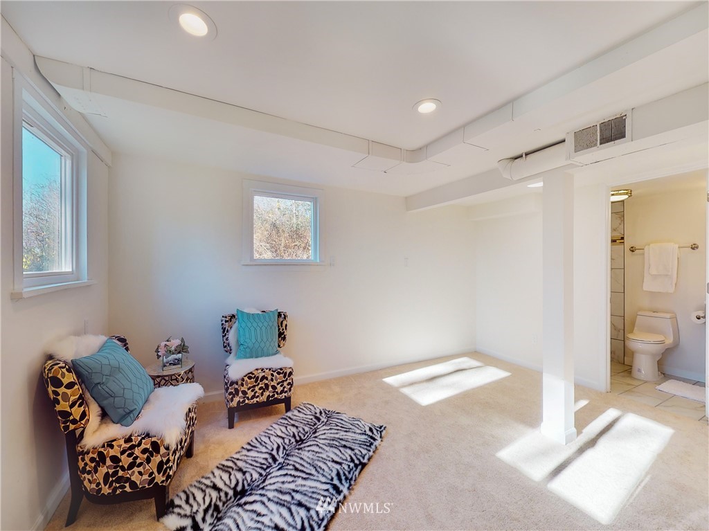 12860 Renton Avenue South Seattle, WA 98178 - Photo 14 of 20 Gallery Image 14