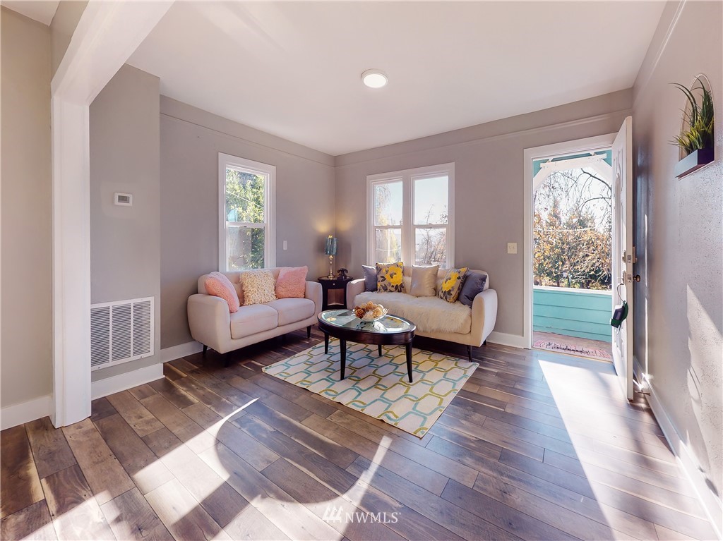 12860 Renton Avenue South Seattle, WA 98178 - Photo 9 of 20 Gallery Image 9