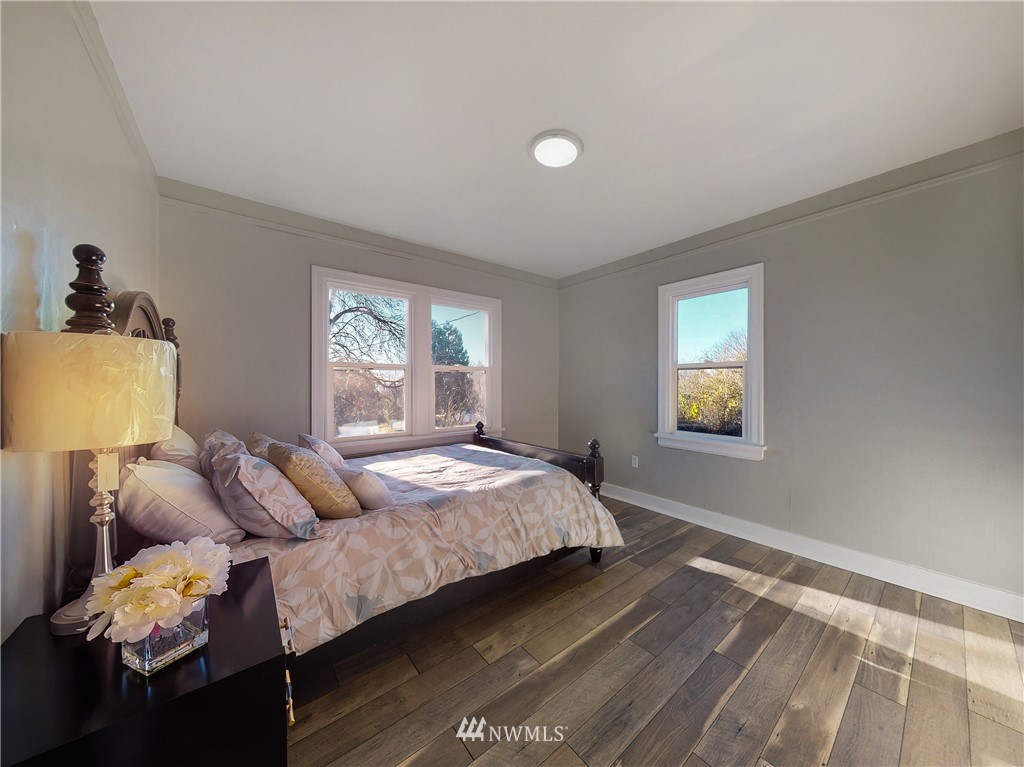 12860 Renton Avenue South Seattle, WA 98178 - Photo 10 of 20 Gallery Image 10