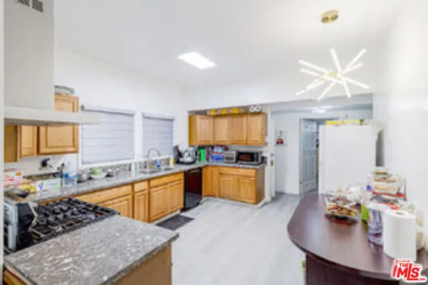$899,000 | 1207 South Harvard Boulevard, Los Angeles, CA 90006