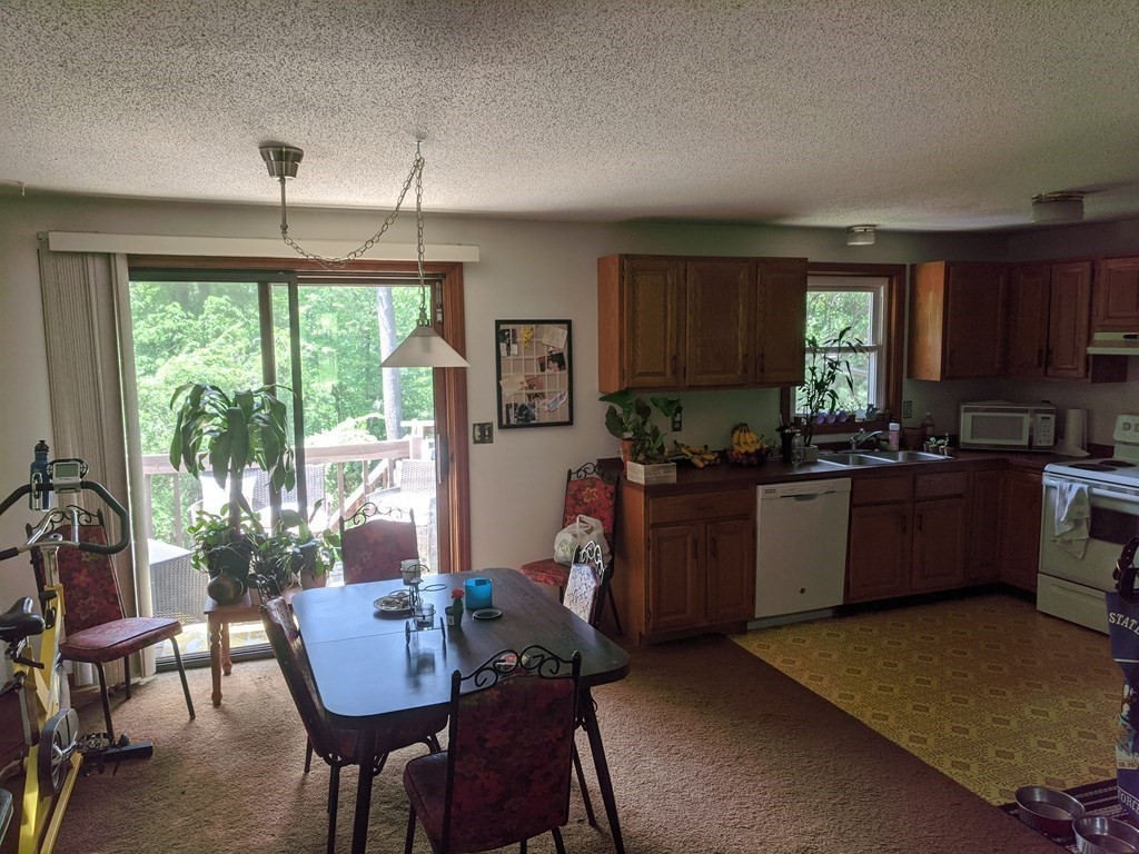 27 North Hillside Road Deerfield, MA 01373 - Photo 9 of 12 Gallery Image 9