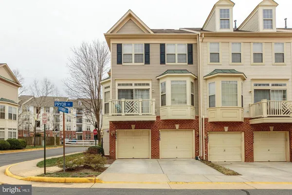 $2,800 | 46363 Pryor Square, Unit 125, Sterling, VA 20165