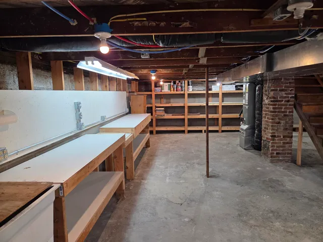 $319,500 | 110 West Connell Street, Unit 104 W CONNELL SHOP, Tekoa, WA 99033