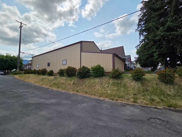 $319,500 | 110 West Connell Street, Unit 104 W CONNELL SHOP, Tekoa, WA 99033