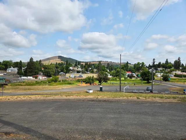 $319,500 | 110 West Connell Street, Unit 104 W CONNELL SHOP, Tekoa, WA 99033