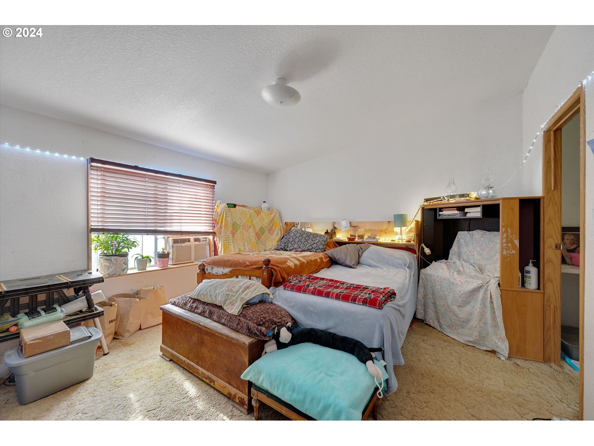1999 Pioneer Road Dallas, OR 97338 - Photo 19 of 25 a bedroom with furniture and a window
