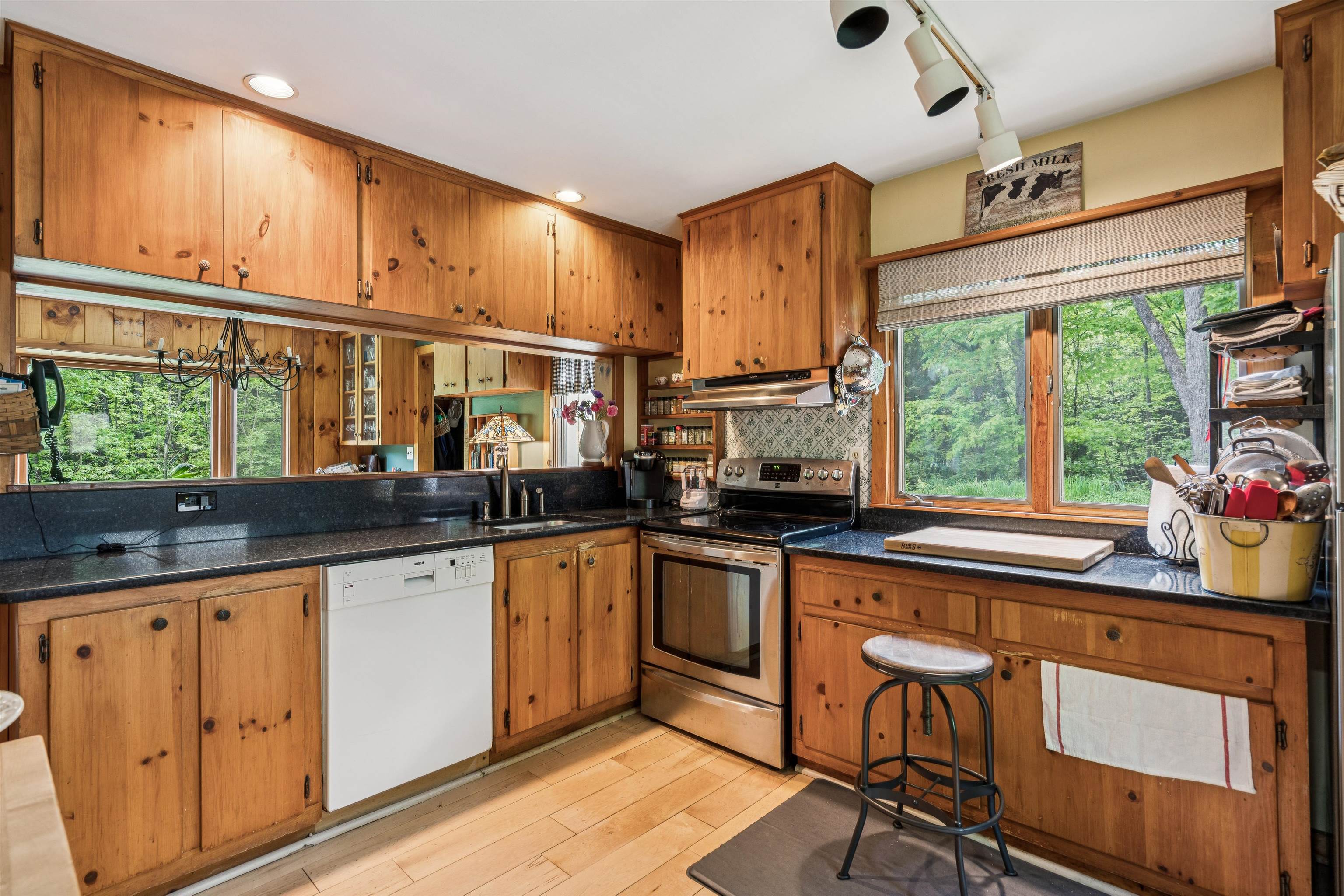 546 East Barnard Road Barnard, VT 05068 - Photo 12 of 29