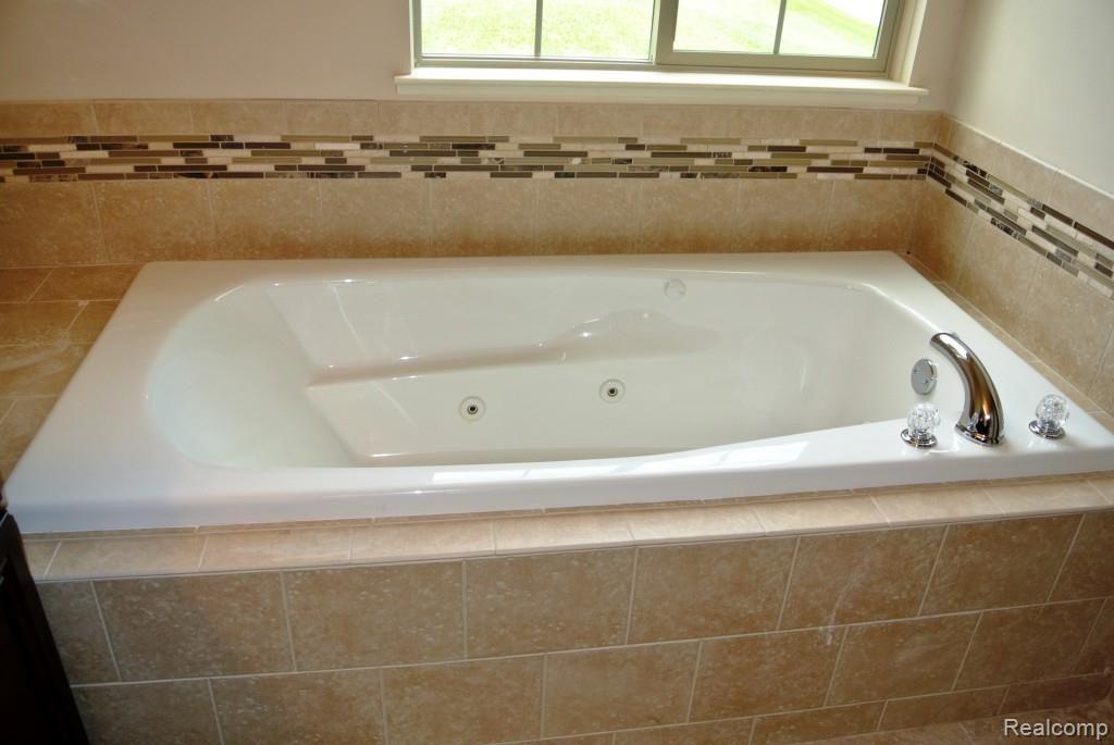 79155 Capac Road Armada, MI 48005 - Photo 15 of 28 Master Bath
