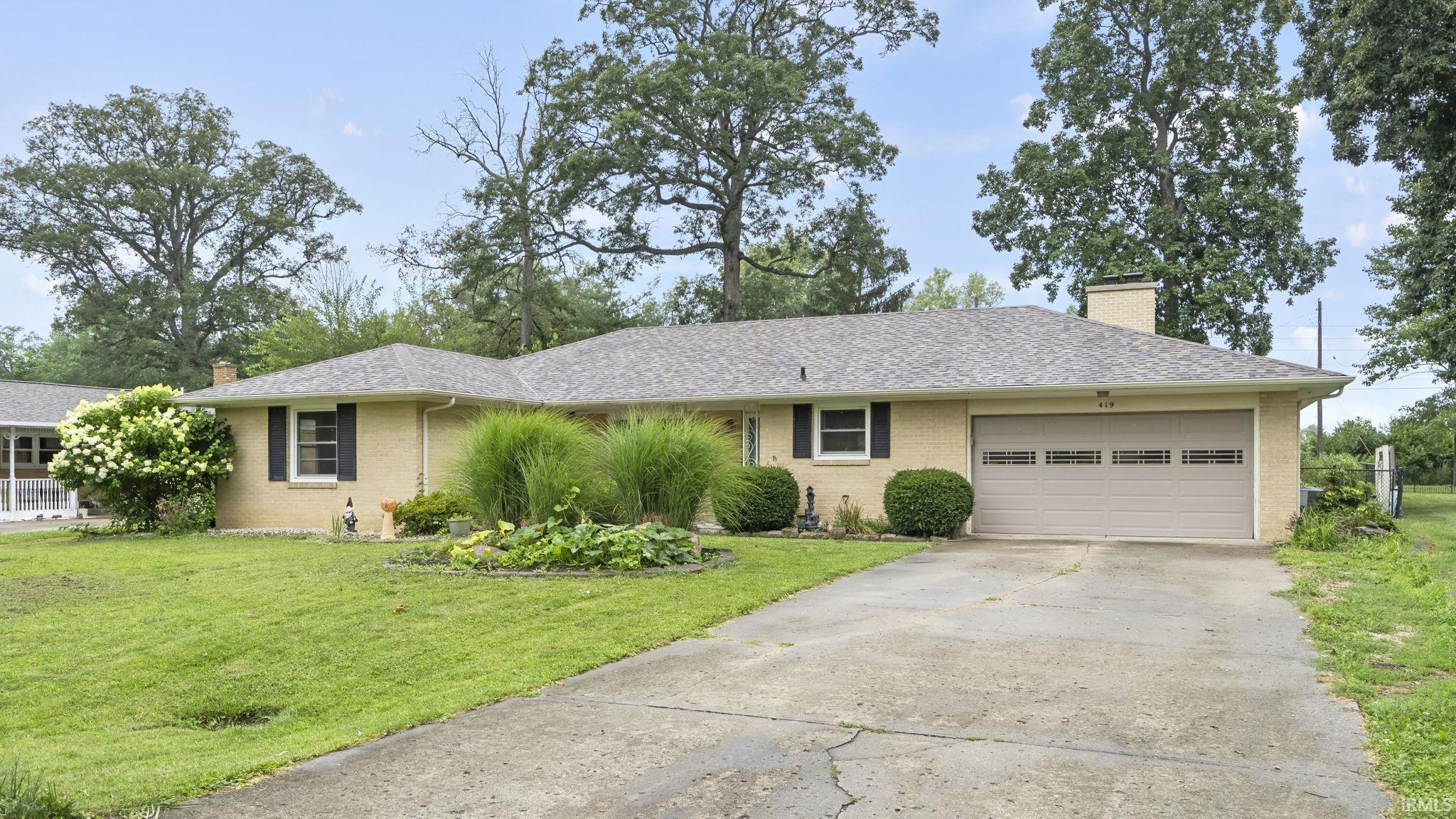 419 Stuart Circle Anderson, IN 46012 - Photo 2 of 36