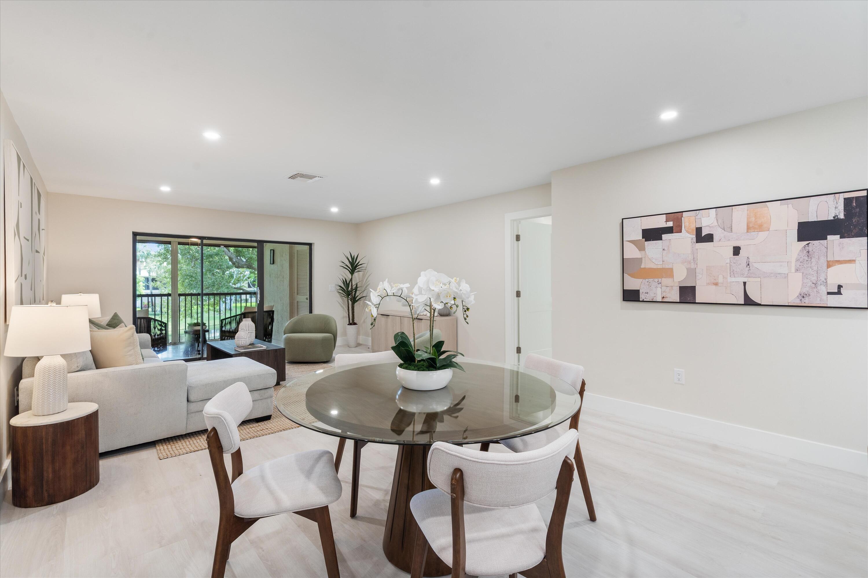 29 Stratford Lane West, Unit D Boynton Beach, FL 33436 - Photo 3 of 42 Dining Area