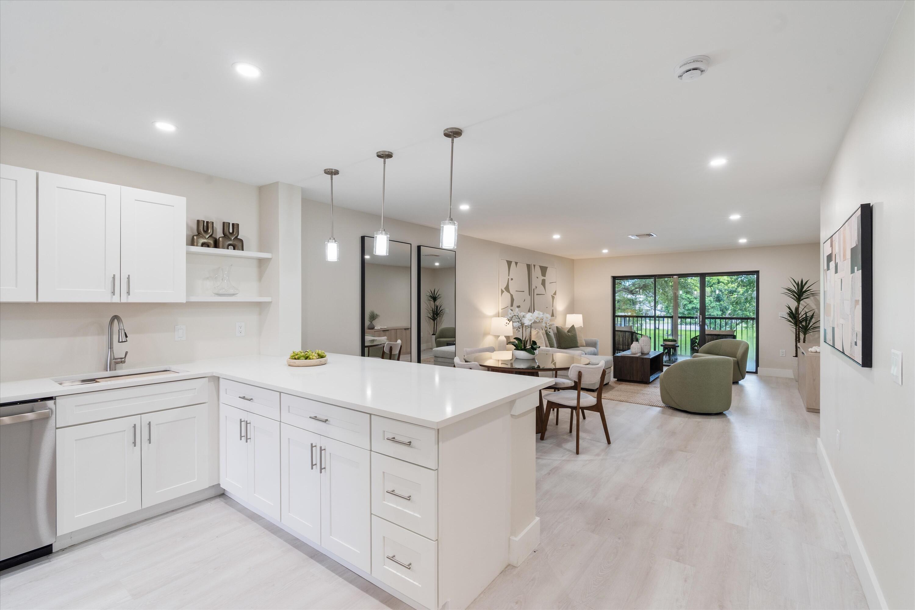 29 Stratford Lane West, Unit D Boynton Beach, FL 33436 - Photo 6 of 42 Kitchen