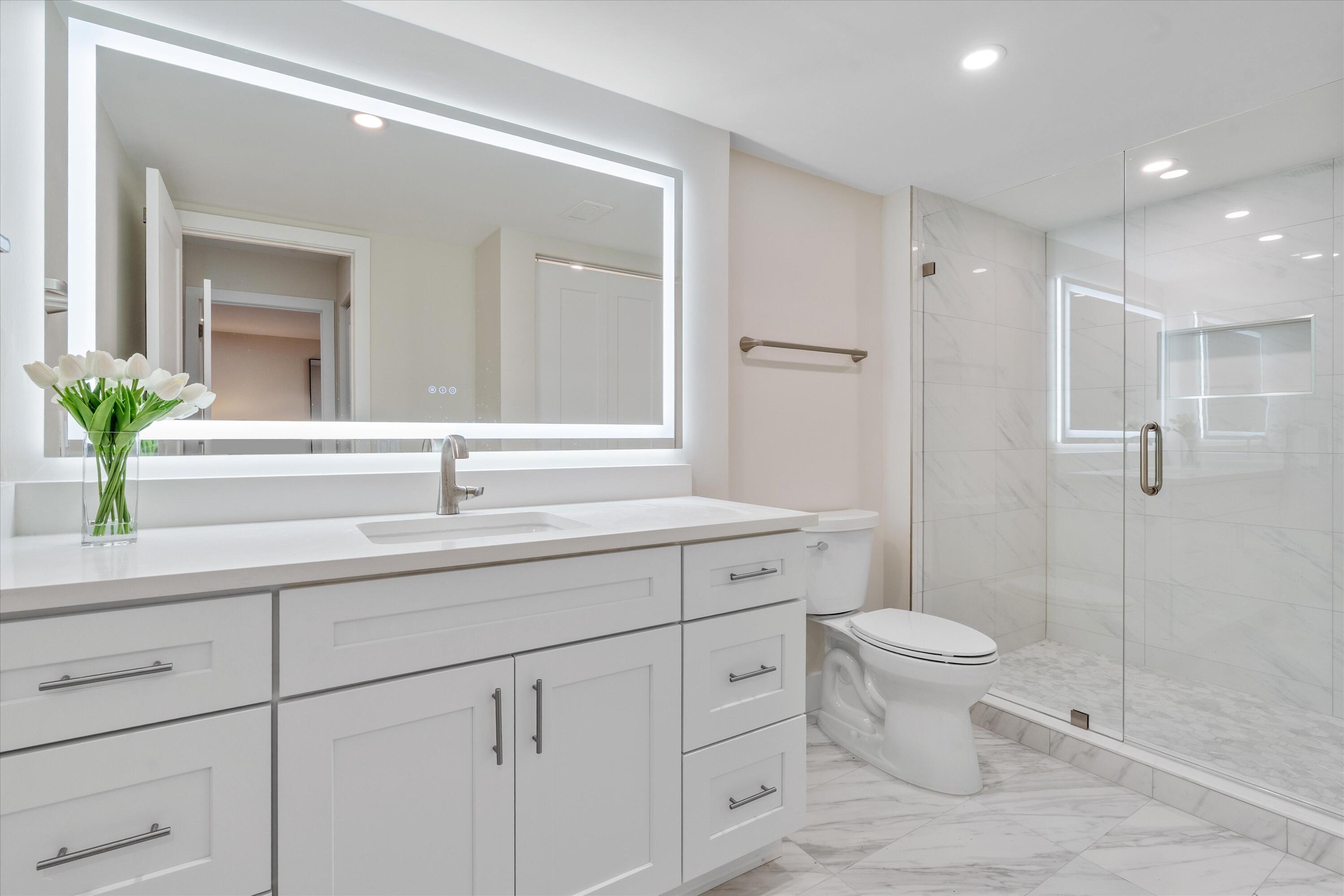 29 Stratford Lane West, Unit D Boynton Beach, FL 33436 - Photo 10 of 42 Primary Suite