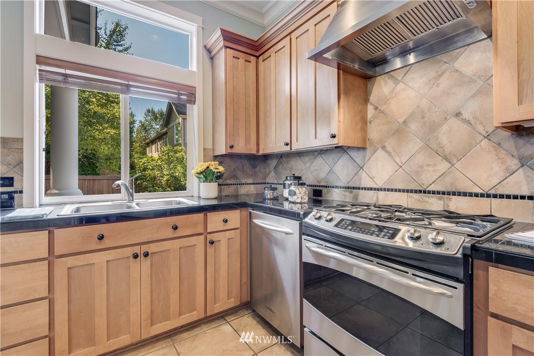 711 South 36th Place Renton, WA 98055 - Photo 8 of 23