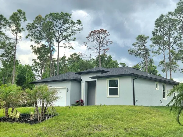 a view of a house with a yard