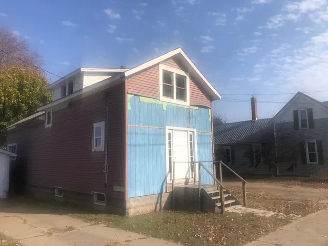 $40,000 | 162 Harrison Street, Manistee, MI 49660