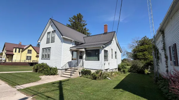 $139,900 | 1437 Hawthorne Avenue, Two Rivers, WI 54241