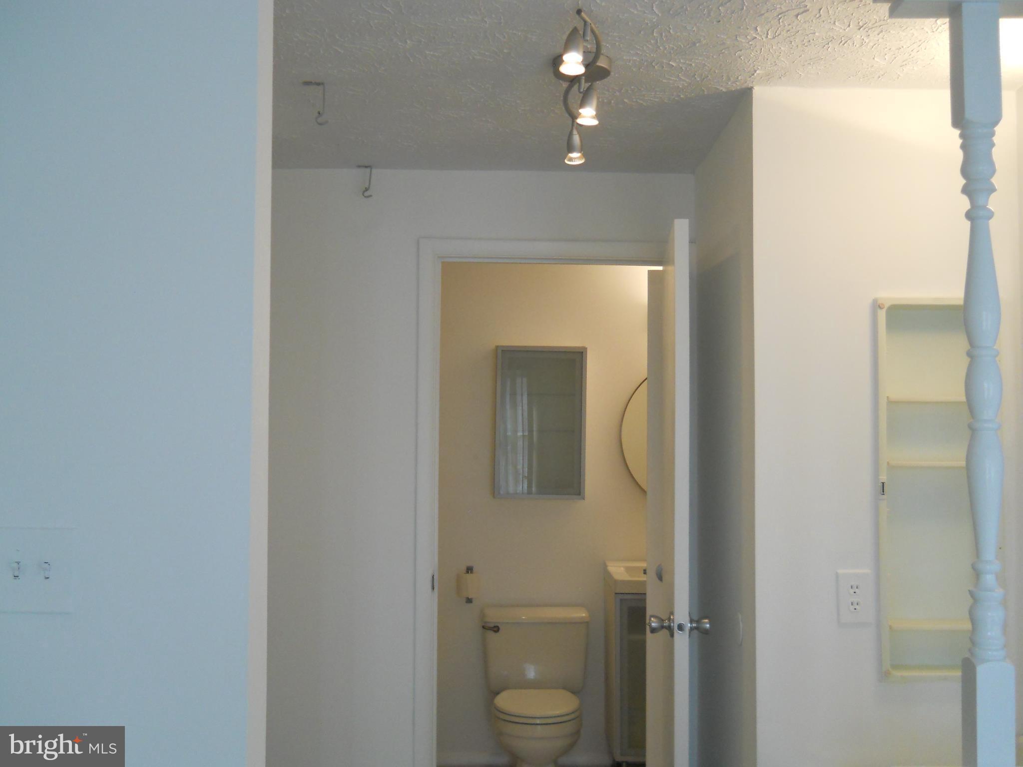 1438 Farmcrest Way Silver Spring, MD 20905 - Photo 22 of 25 Bath