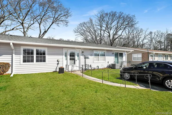 $299,999 | 279 Berwick Court, Unit B, Ridge, NY 11961