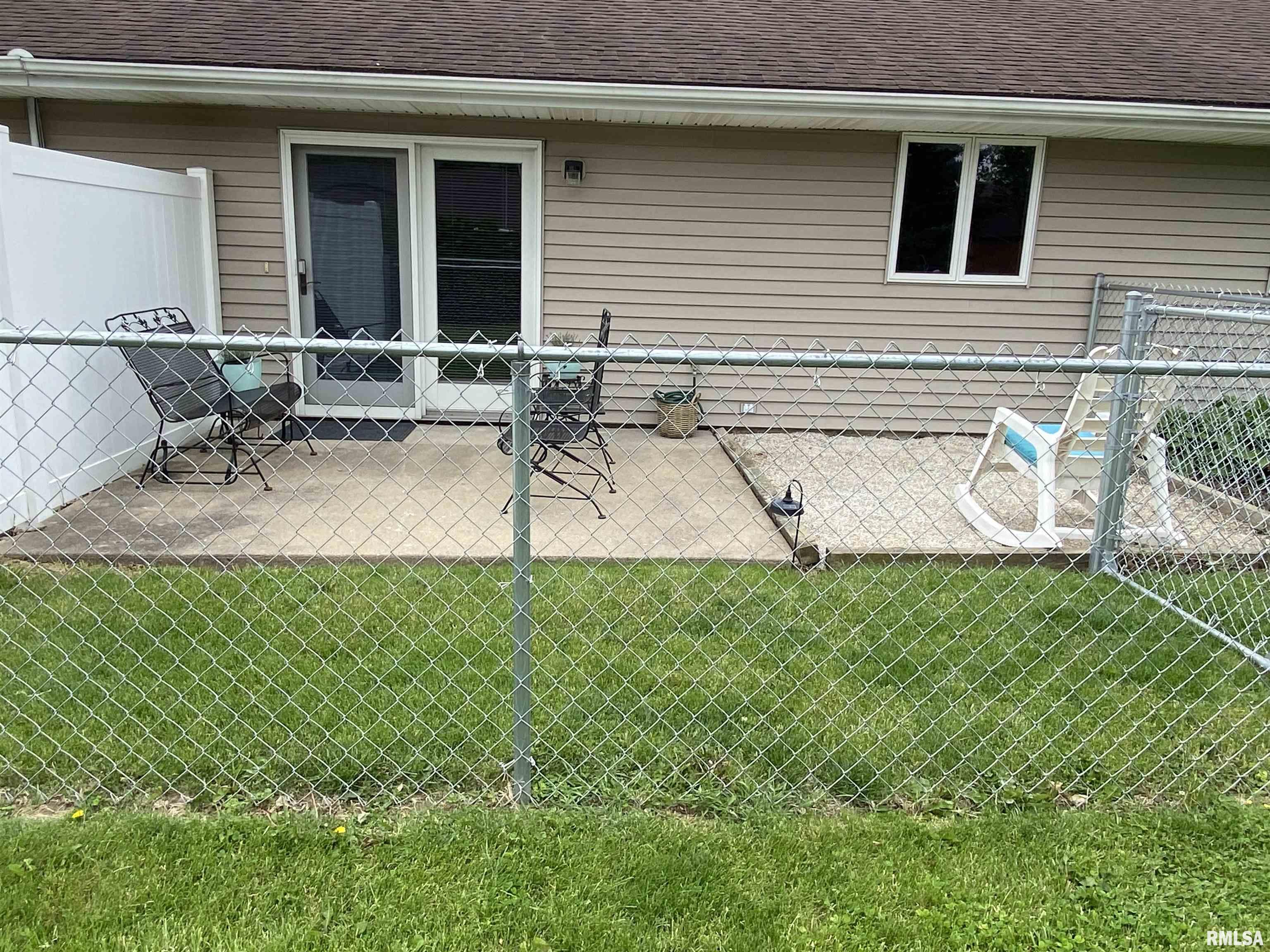 1547 East Myrtle Street Canton, IL 61520 - Photo 4 of 23