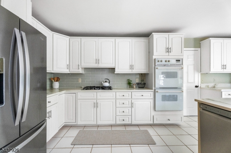 10 Barnstable Road Berkeley Heights, NJ 07922 - Photo 20 of 47