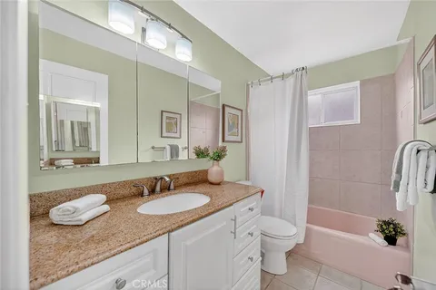 $449,000 | 1604 2nd Street, Unit 1F, Long Beach, CA 90802
