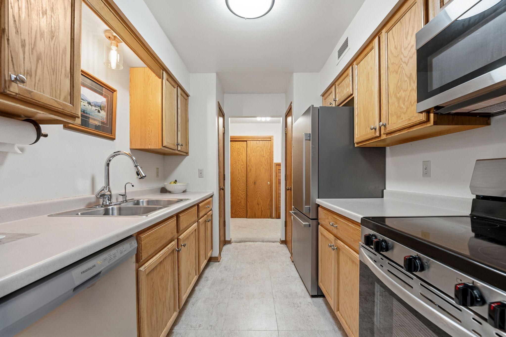 2220 Midland Grove Road, Unit 112 Roseville, MN 55113 - Photo 14 of 25