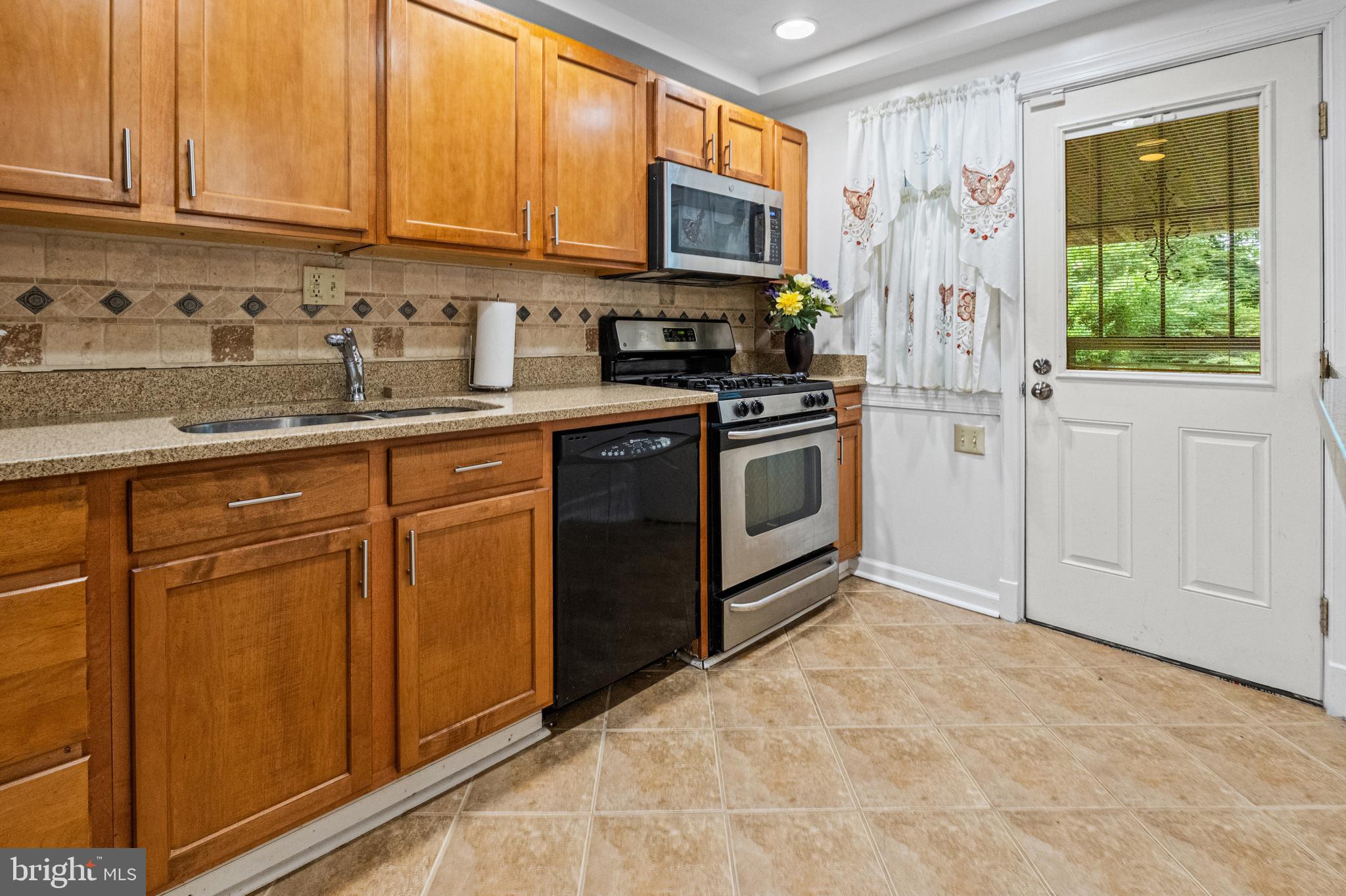 1037 Reverdy Road Baltimore, MD 21212 - Photo 8 of 26 Gallery Image 8