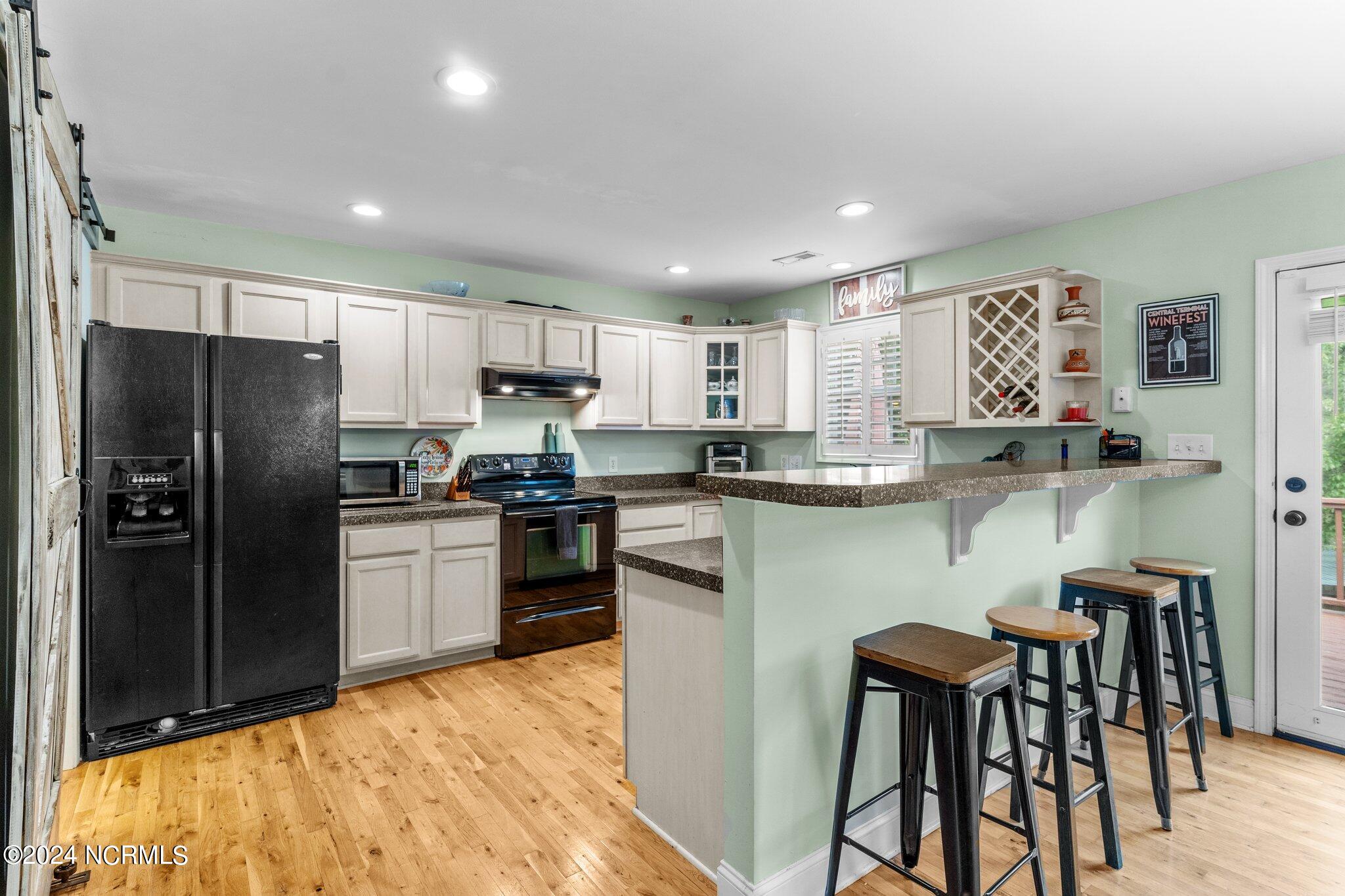 311 Okeechobee Road Wilmington, NC 28412 - Photo 8 of 44 25-web-or-mls-BTS08988