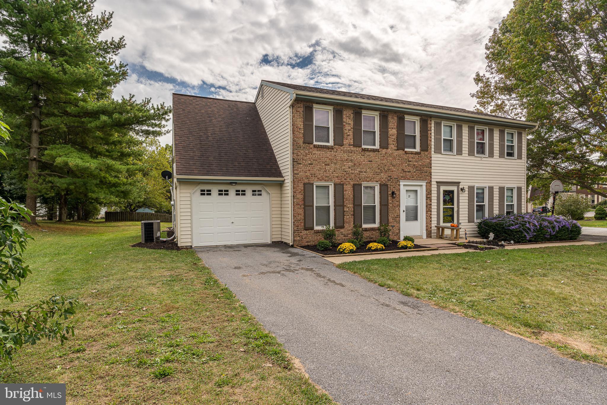 19 Winding Way Lititz, PA 17543 - Photo 1 of 28