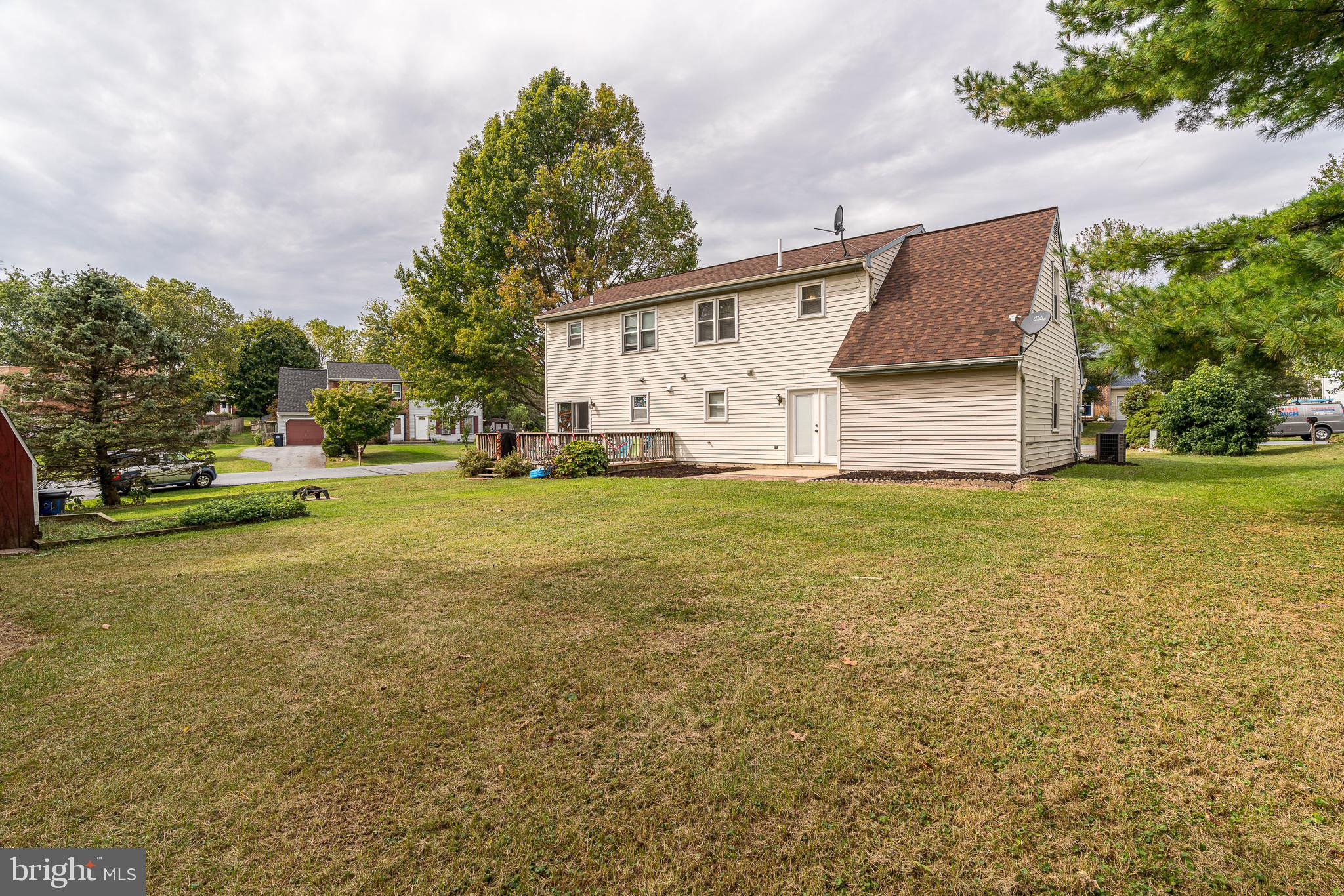 19 Winding Way Lititz, PA 17543 - Photo 2 of 28