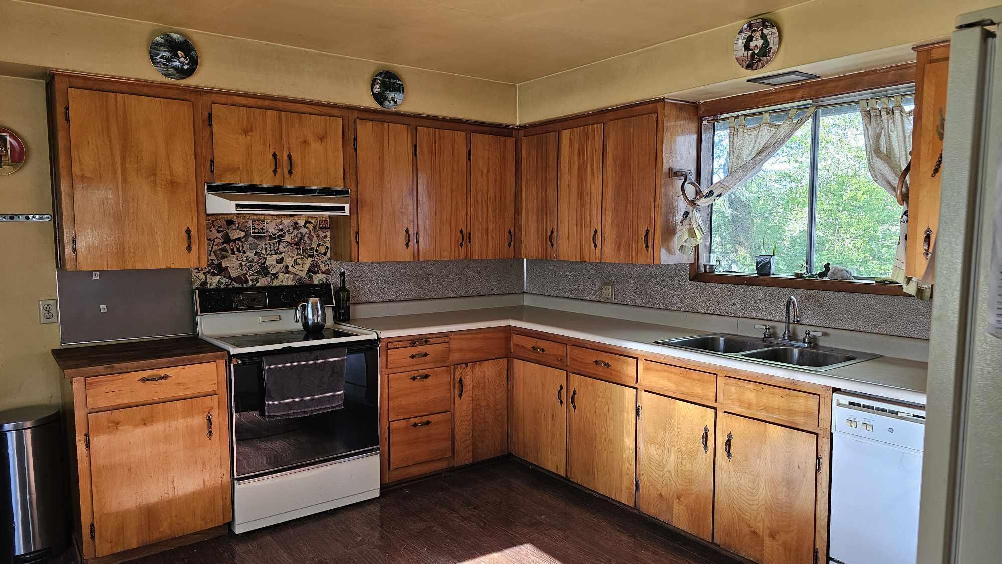 5048 Takilma Road Cave Junction, OR 97523 - Photo 5 of 28 5048 12.12