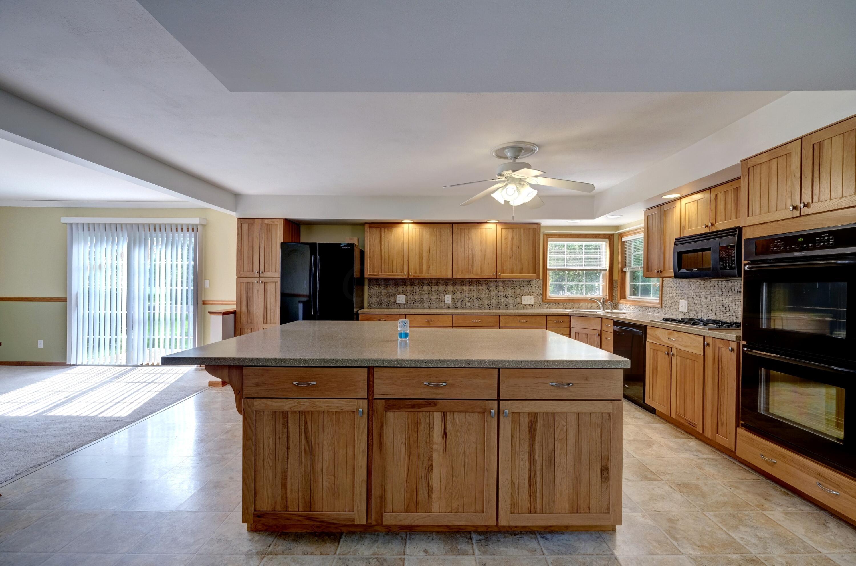 1698 Lusch Road Marion, OH 43302 - Photo 17 of 69 31 Kitchen