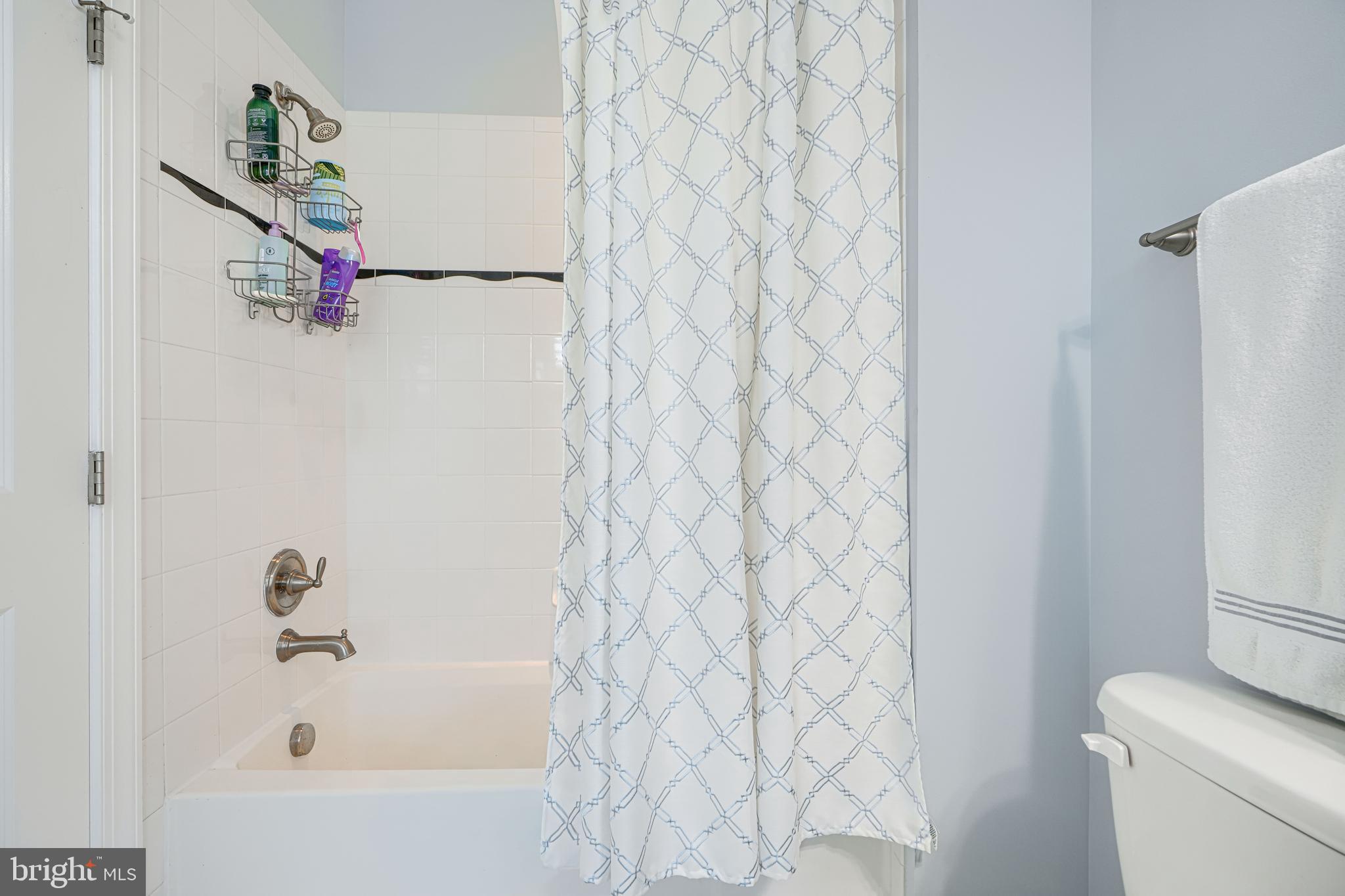 432 Grand Street Gaithersburg, MD 20878 - Photo 44 of 48 a bathroom with a bathtub and a shower curtain