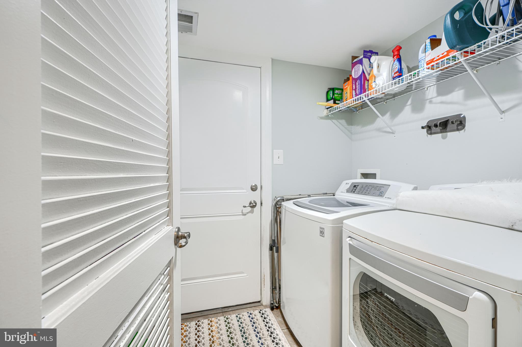 432 Grand Street Gaithersburg, MD 20878 - Photo 7 of 48 a utility room with dryer and washer