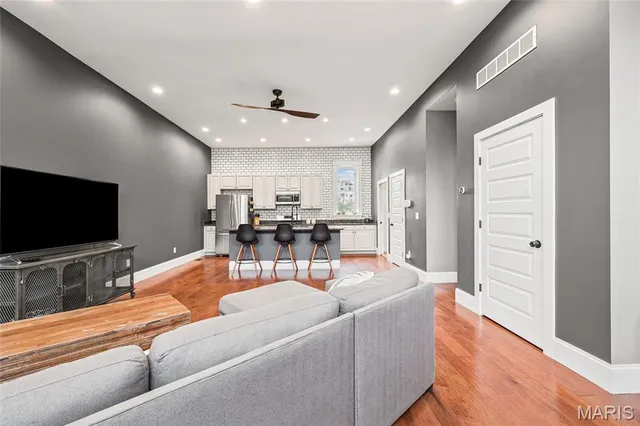 $295,000 | 4418 Connecticut Street, St. Louis, MO 63116