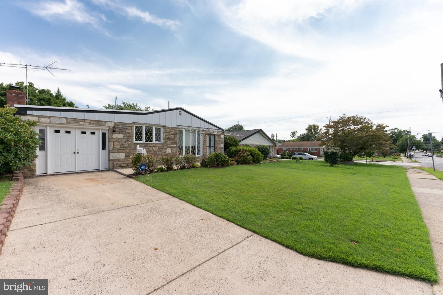 8305 Verree Road Philadelphia, PA 19111 - Photo 4 of 32 Gallery Image 4