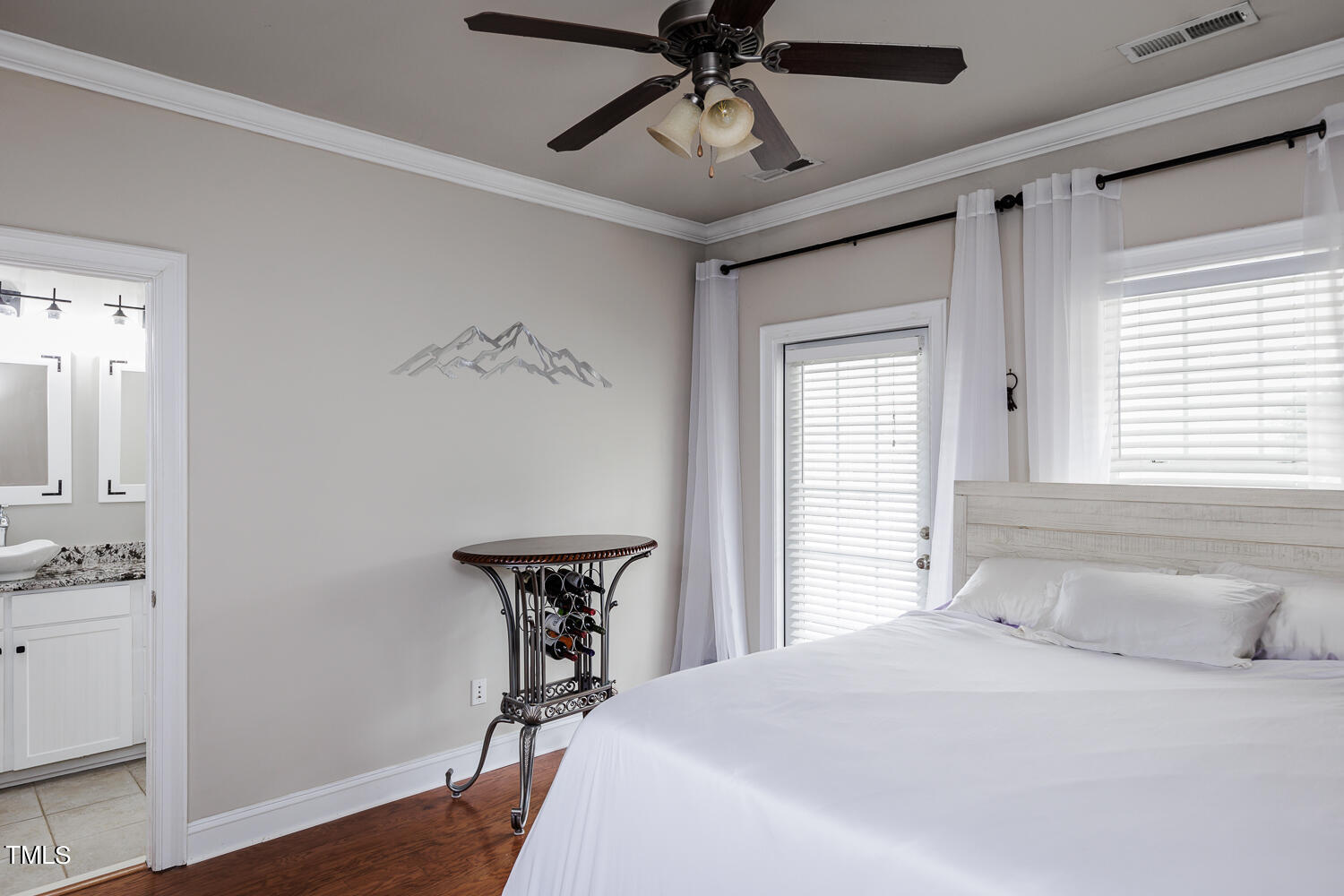 7833 ACC Boulevard Raleigh, NC 27617 - Photo 19 of 38 Interiors-21